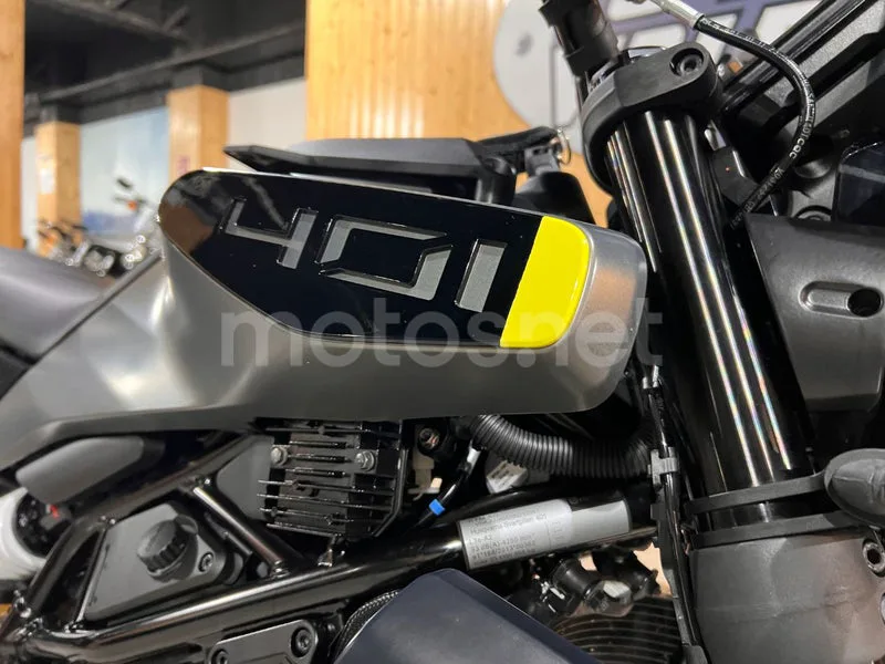 Husqvarna Svartpilen 401 - Vista 33