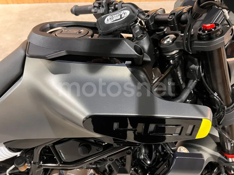 Husqvarna Svartpilen 401 - Vista 34