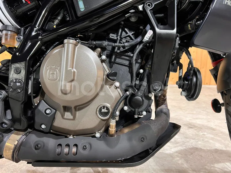 Husqvarna Svartpilen 401 - Vista 37