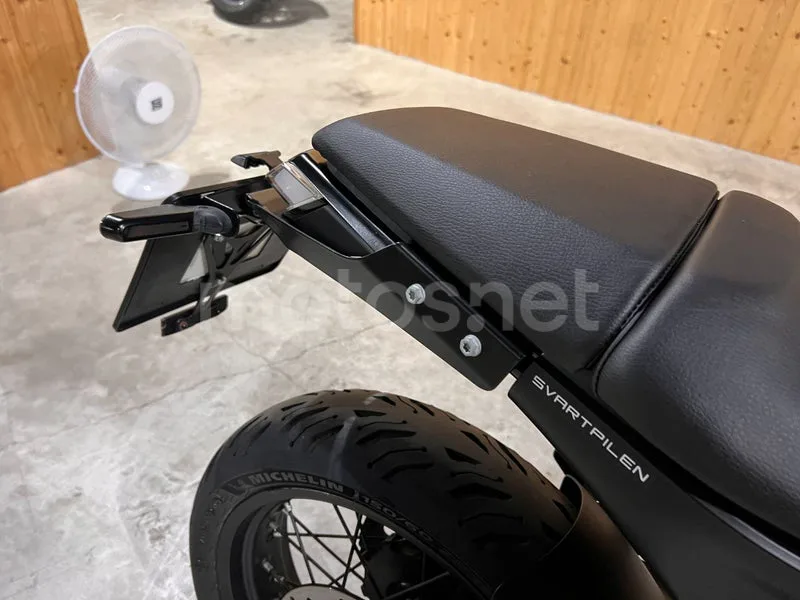 Husqvarna Svartpilen 401 - Vista 41