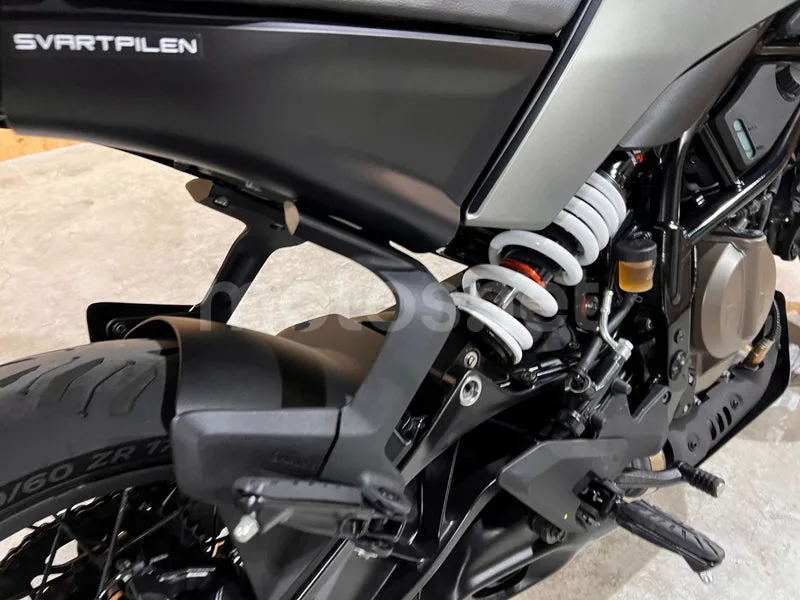 Husqvarna Svartpilen 401 - Vista 43