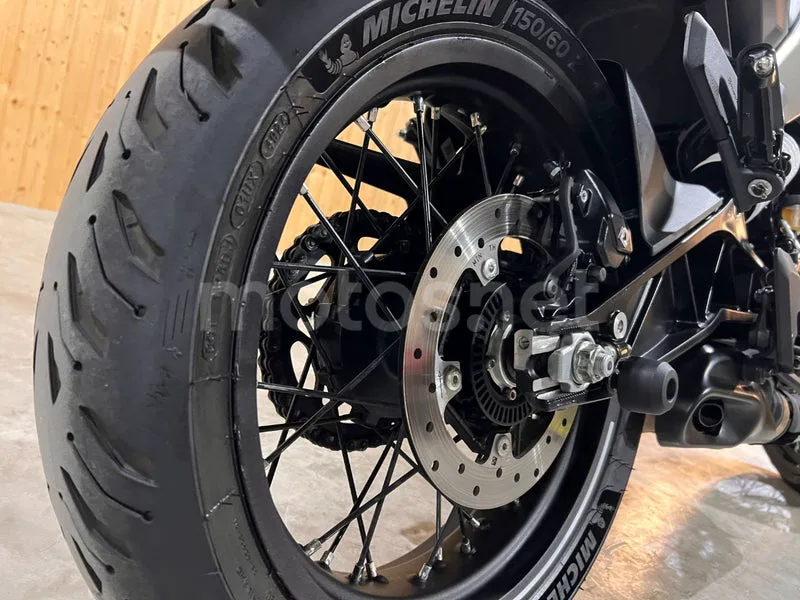 Husqvarna Svartpilen 401 - Vista 46