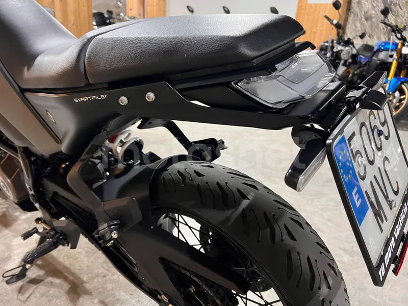 Husqvarna Svartpilen 401 - Vista 47