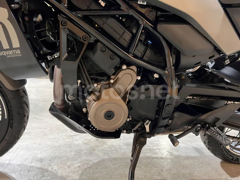 Husqvarna Svartpilen 401 - Vista 56