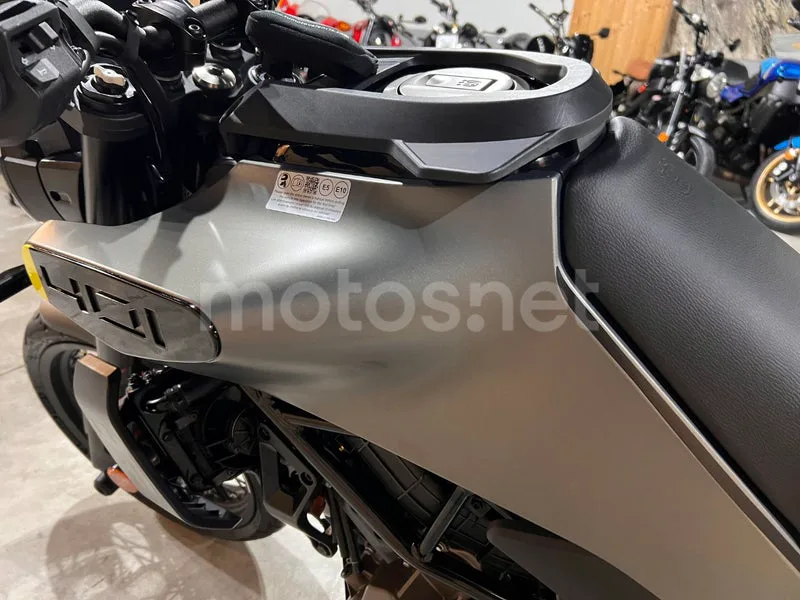 Husqvarna Svartpilen 401 - Vista 58