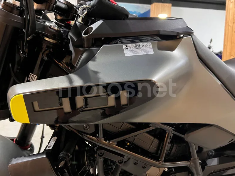 Husqvarna Svartpilen 401 - Vista 59