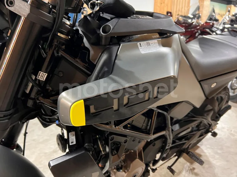 Husqvarna Svartpilen 401 - Vista 60