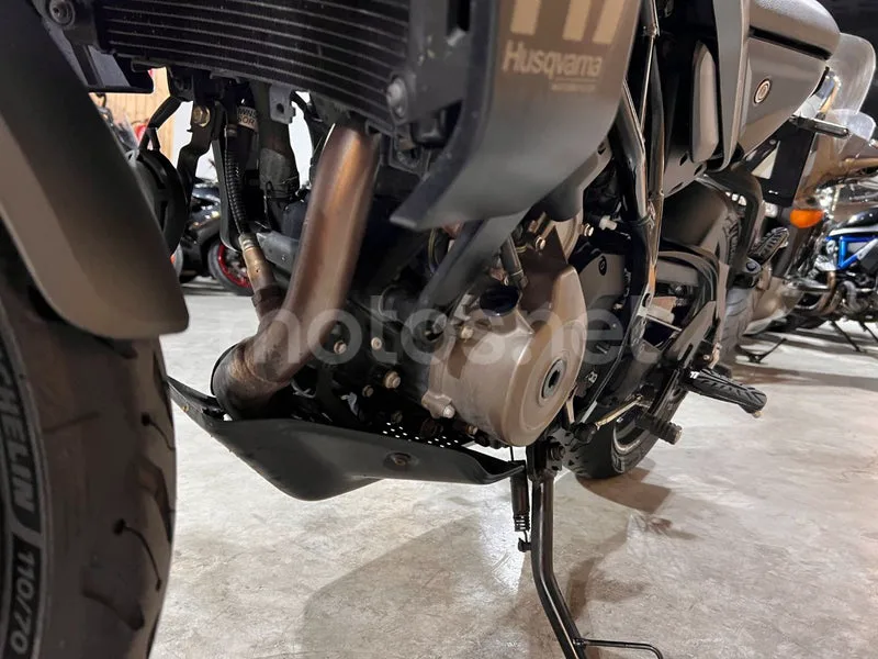 Husqvarna Svartpilen 401 - Vista 63