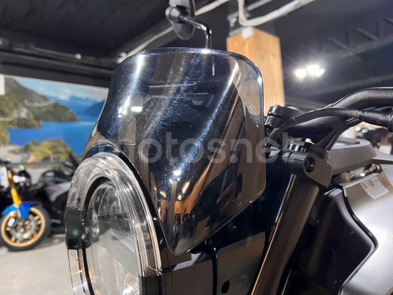 Husqvarna Svartpilen 401 - Vista 65