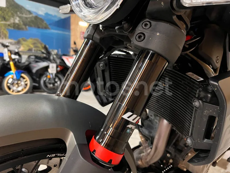 Husqvarna Svartpilen 401 - Vista 67