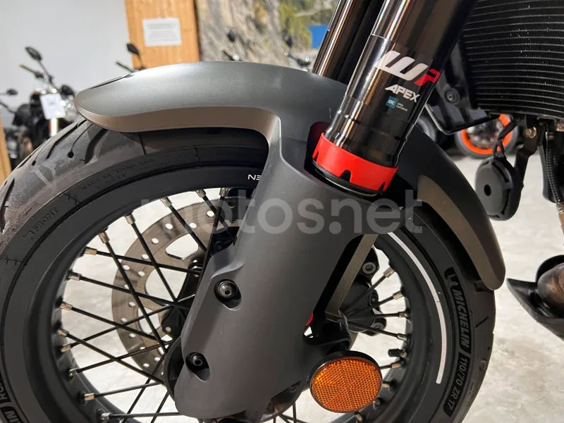 Husqvarna Svartpilen 401 - Vista 68