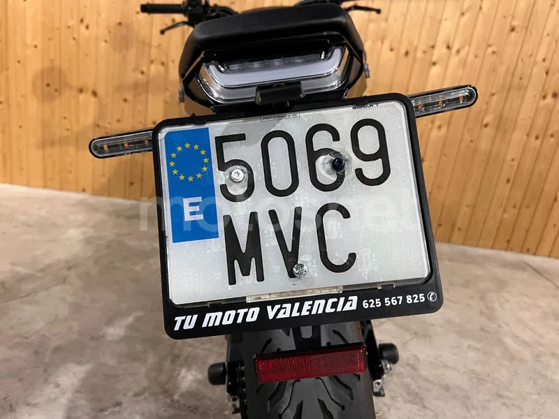 Husqvarna Svartpilen 401 - Vista 10