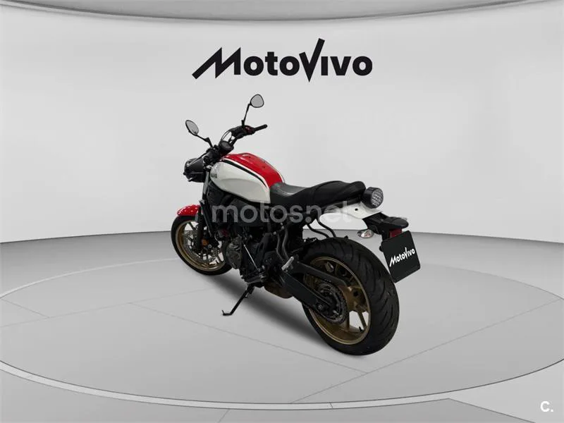 Yamaha XSR700 - Vista 3