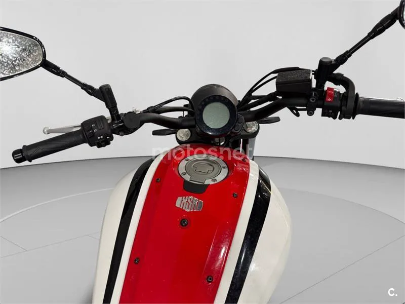 Yamaha XSR700 - Vista 7