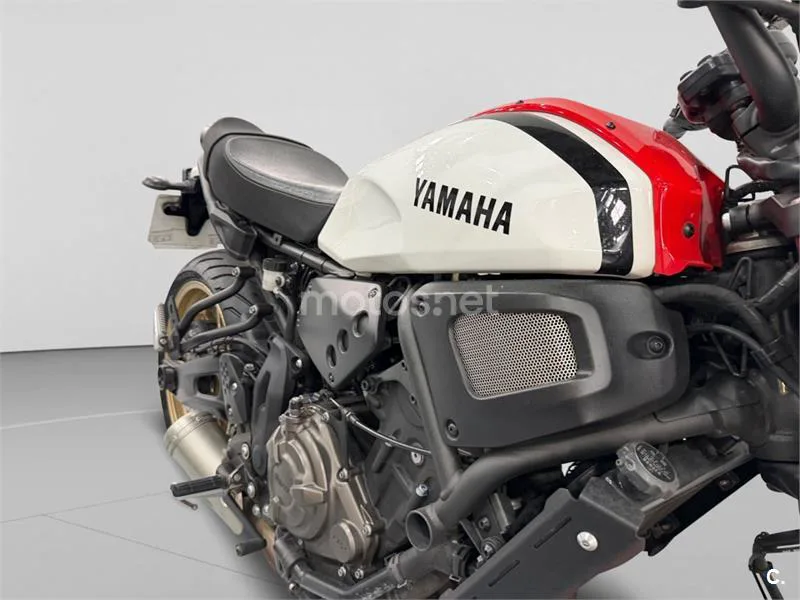 Yamaha XSR700 - Vista 8