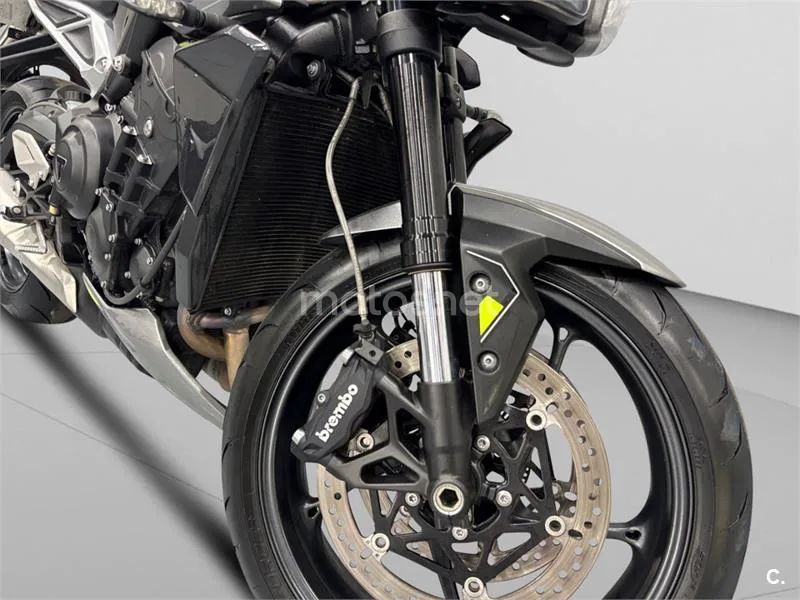 Triumph Street Triple 765 - Vista 9