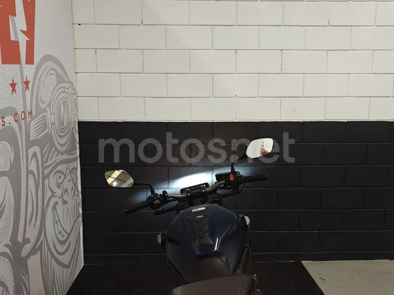 Honda CB650R - Vista 11