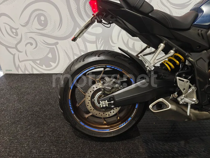 Honda CB650R - Vista 12