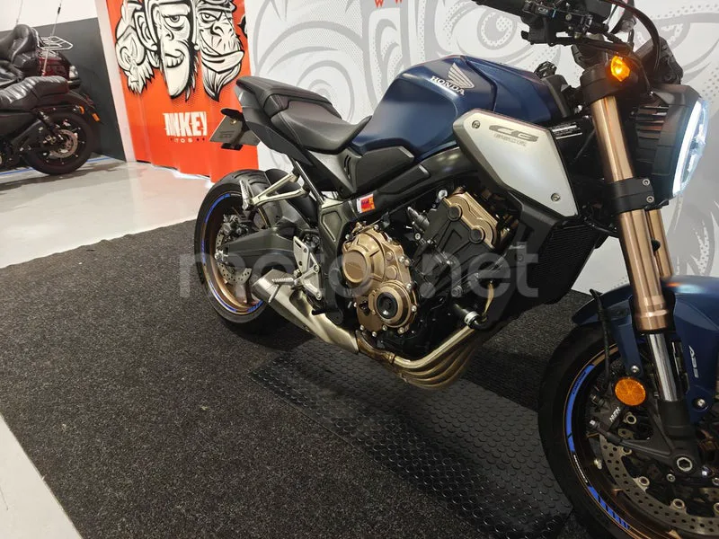 Honda CB650R - Vista 13