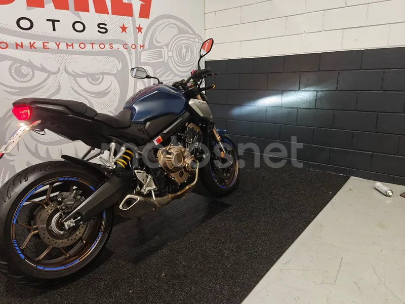 Honda CB650R - Vista 3