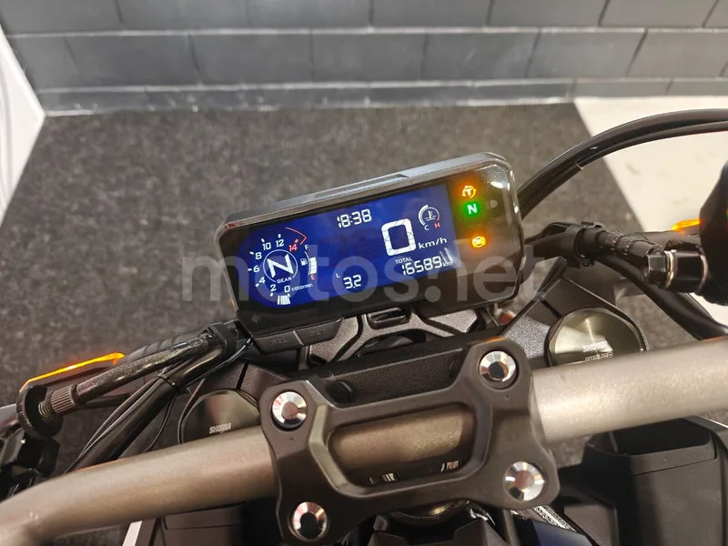 Honda CB650R - Vista 8