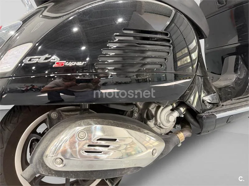 Vespa GTS 300 - Vista 8