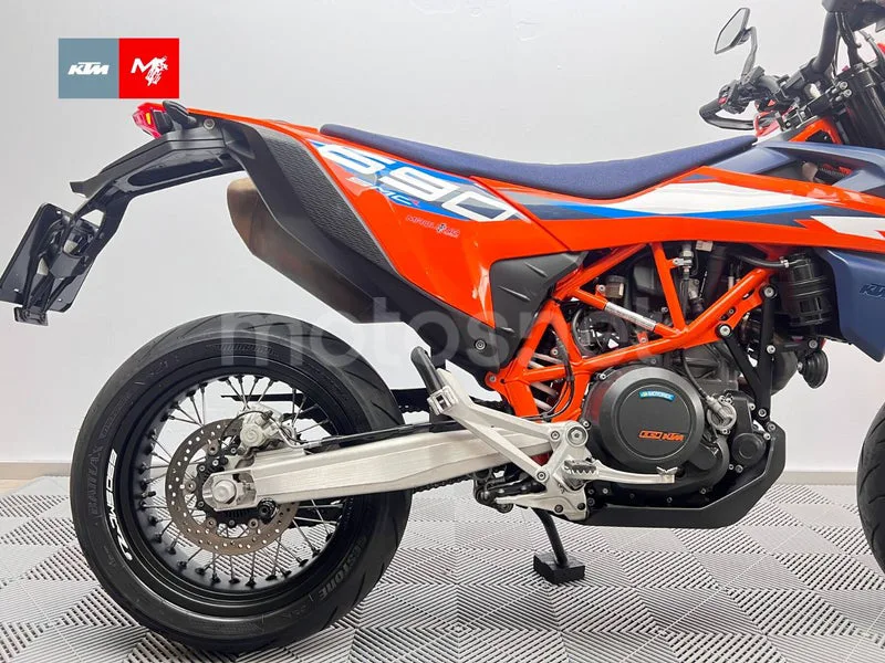 KTM 690 SMC R - Vista 4