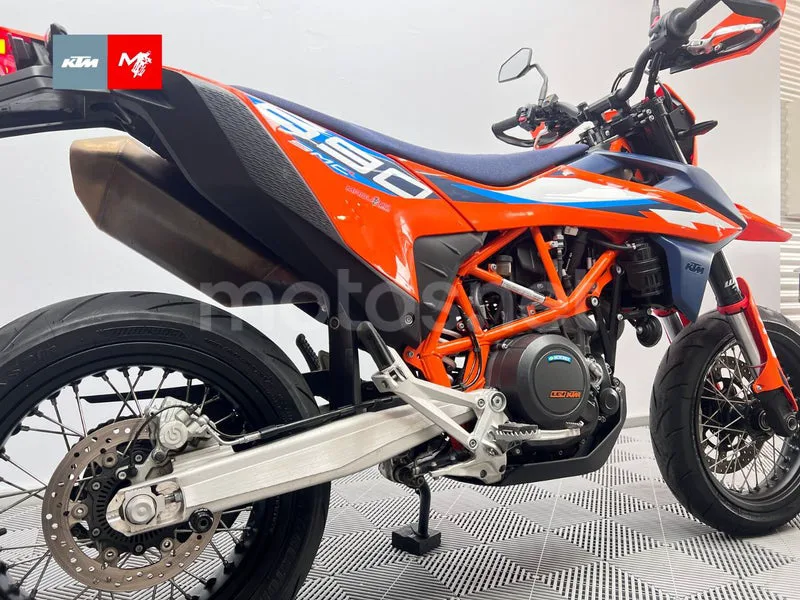 KTM 690 SMC R - Vista 5