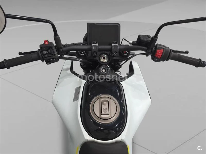 Husqvarna Vitpilen 401 - Vista 3