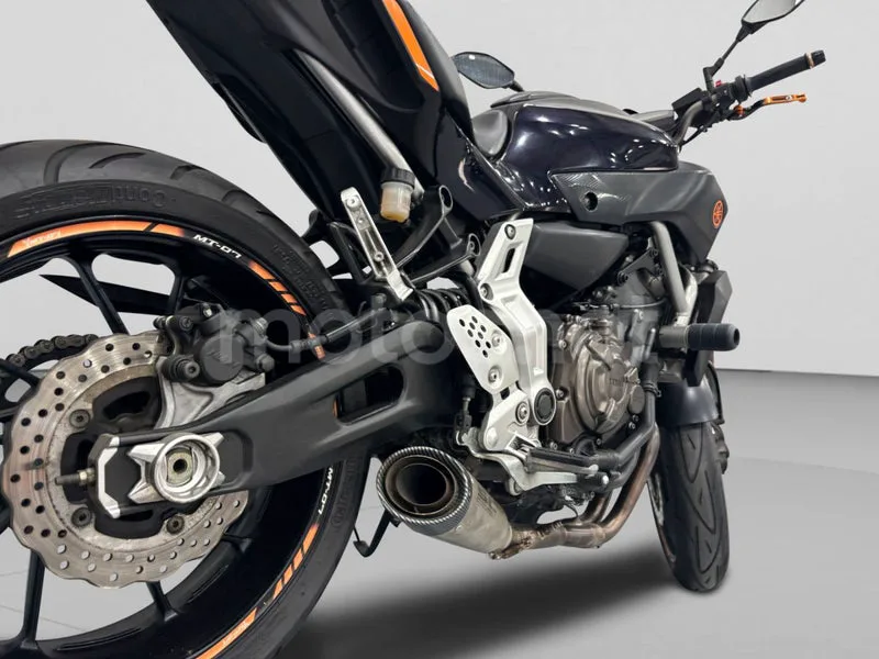 Yamaha MT-07 - Vista 8