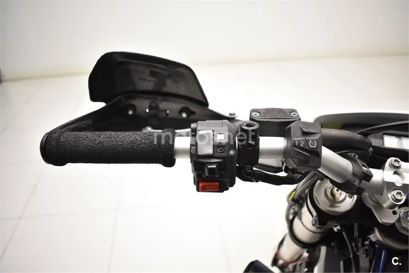 Husqvarna 701 Enduro - Vista 13