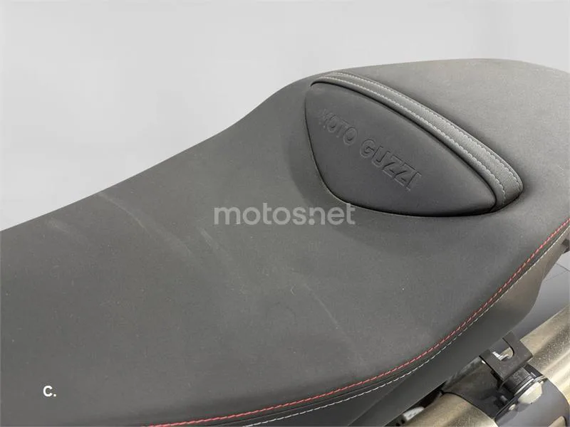 Moto Guzzi V85 TT - Vista 18