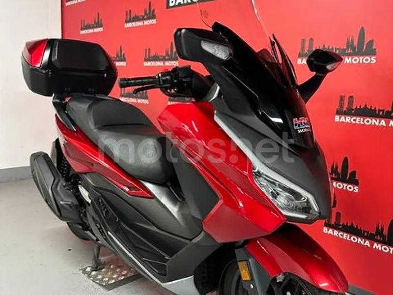 Honda Forza 350 - Vista 3