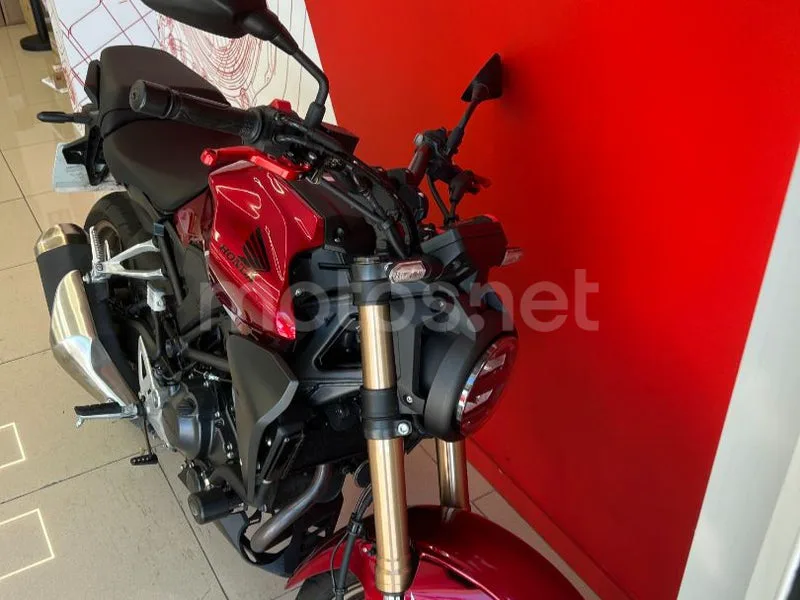 Honda CB300R - Vista 6