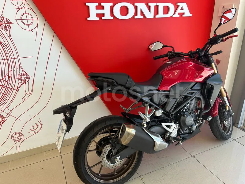 Honda CB300R - Vista 7