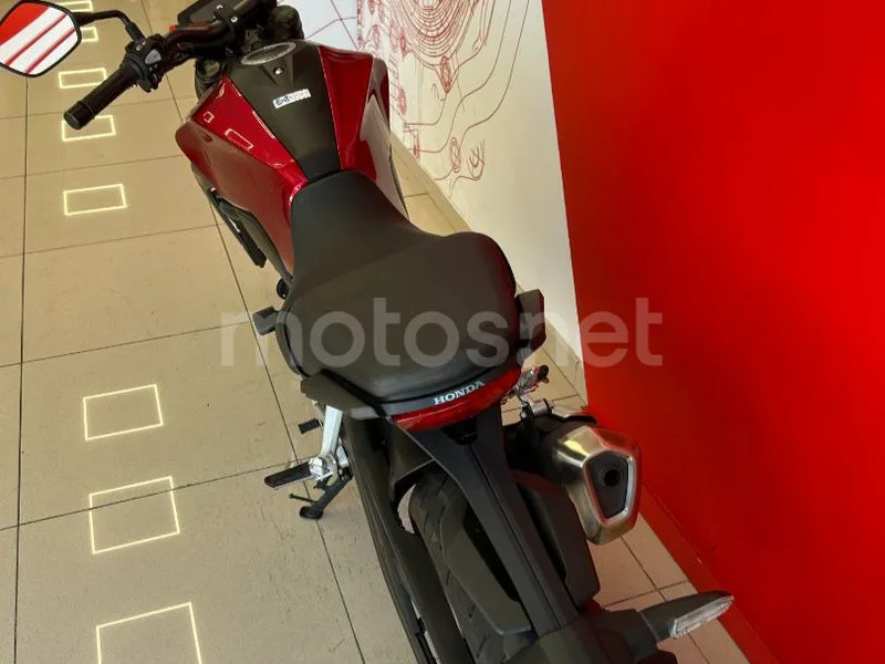 Honda CB300R - Vista 8