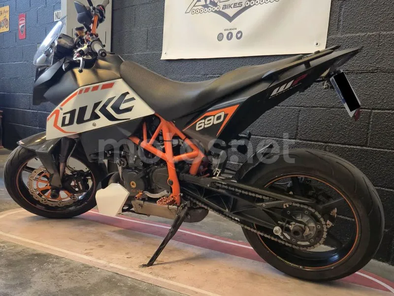 KTM 690 Duke R 3999 € 2011 Madrid - 2