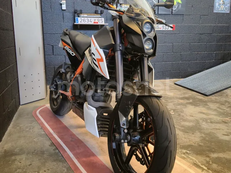 KTM 690 Duke R - Vista 4