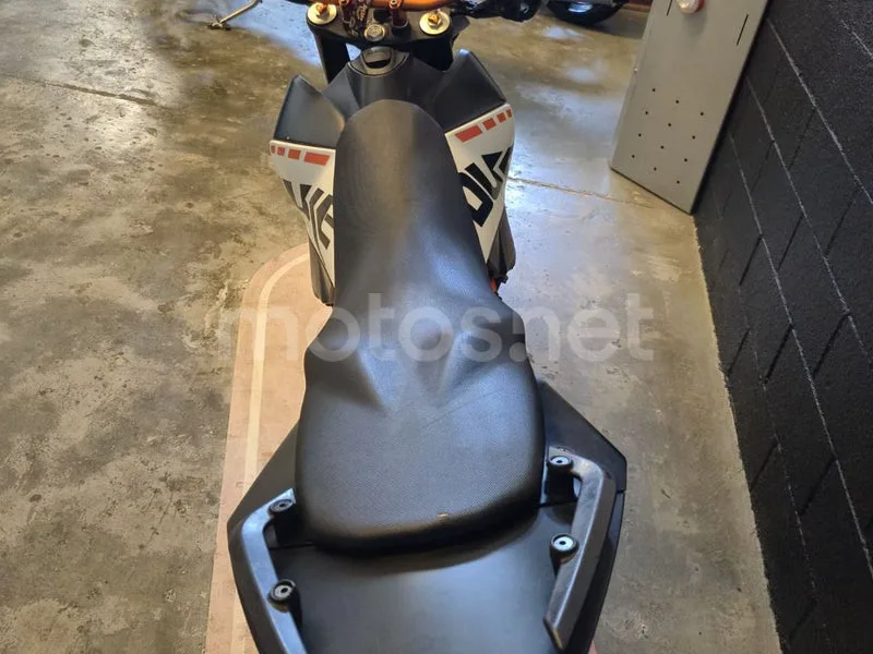 KTM 690 Duke R - Vista 5