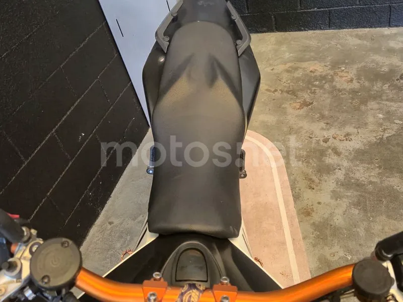 KTM 690 Duke R - Vista 6