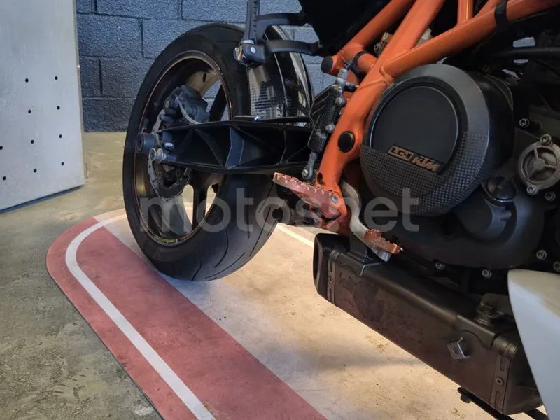 KTM 690 Duke R - Vista 7