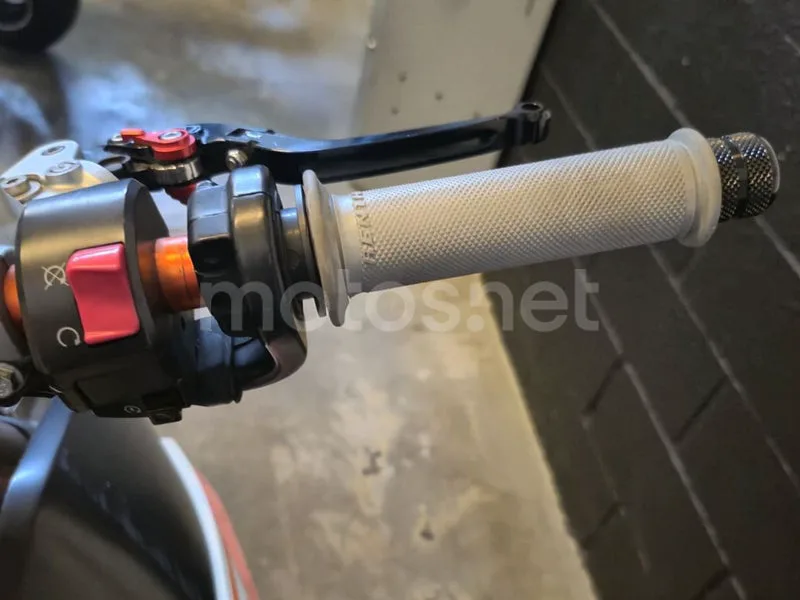 KTM 690 Duke R - Vista 9