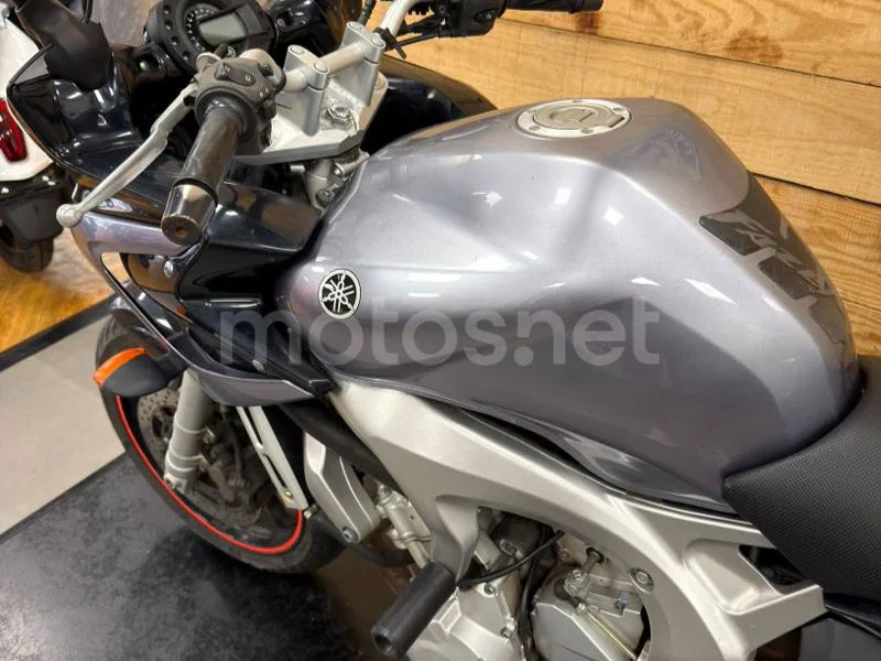 Yamaha FZ6 Fazer - Vista 16