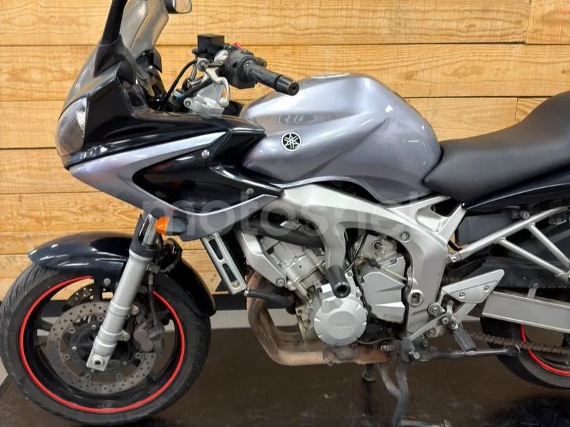 Yamaha FZ6 Fazer - Vista 20