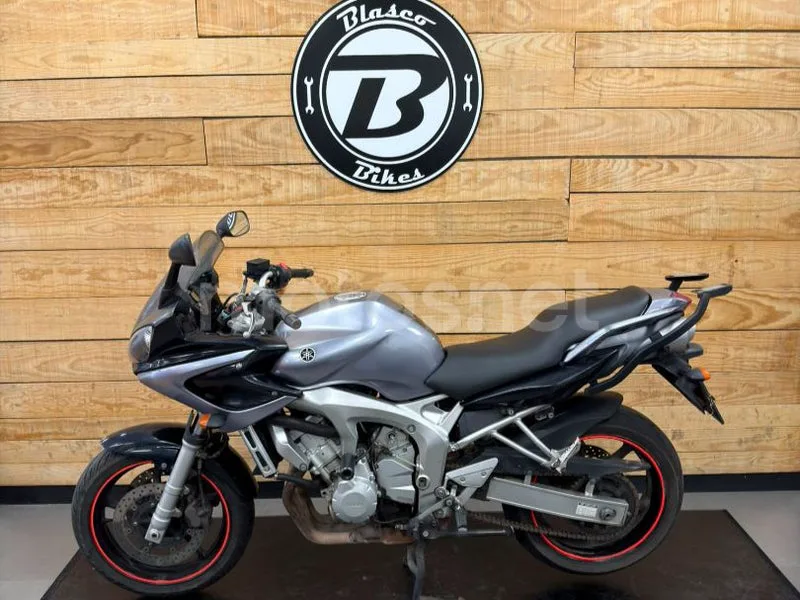 Yamaha FZ6 Fazer - Vista 3