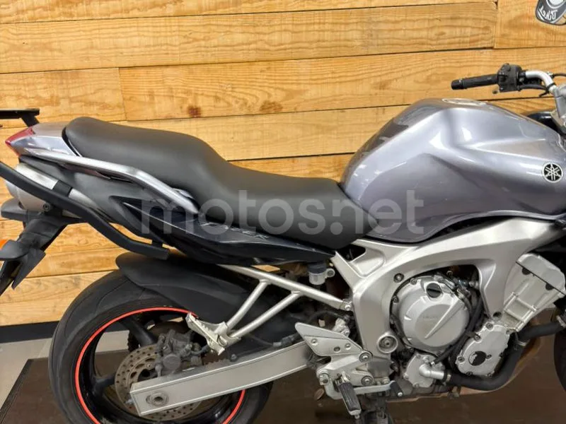 Yamaha FZ6 Fazer - Vista 8