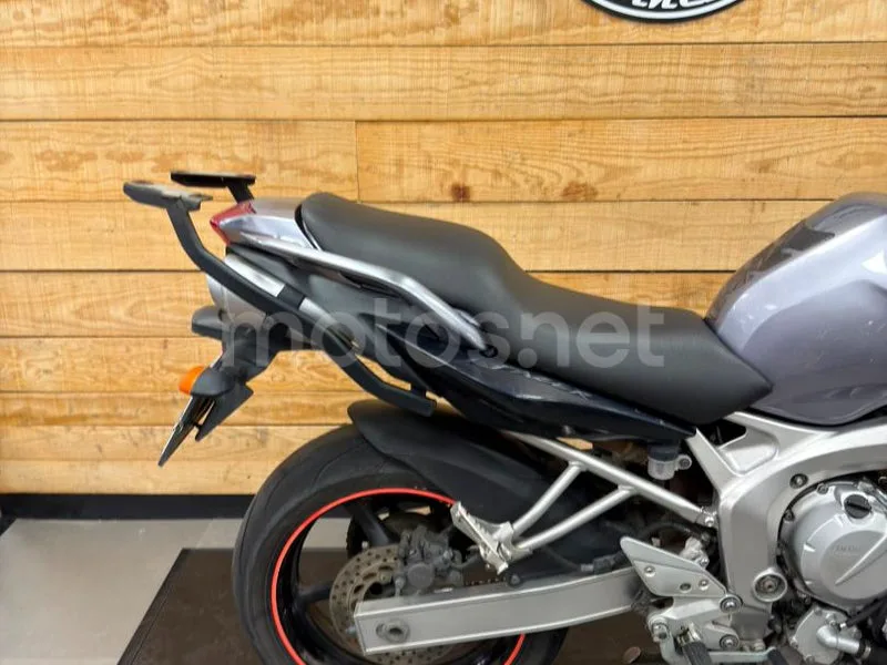 Yamaha FZ6 Fazer - Vista 9