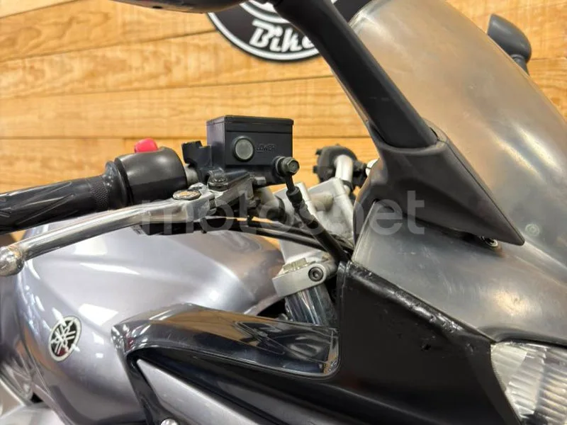 Yamaha FZ6 Fazer - Vista 10