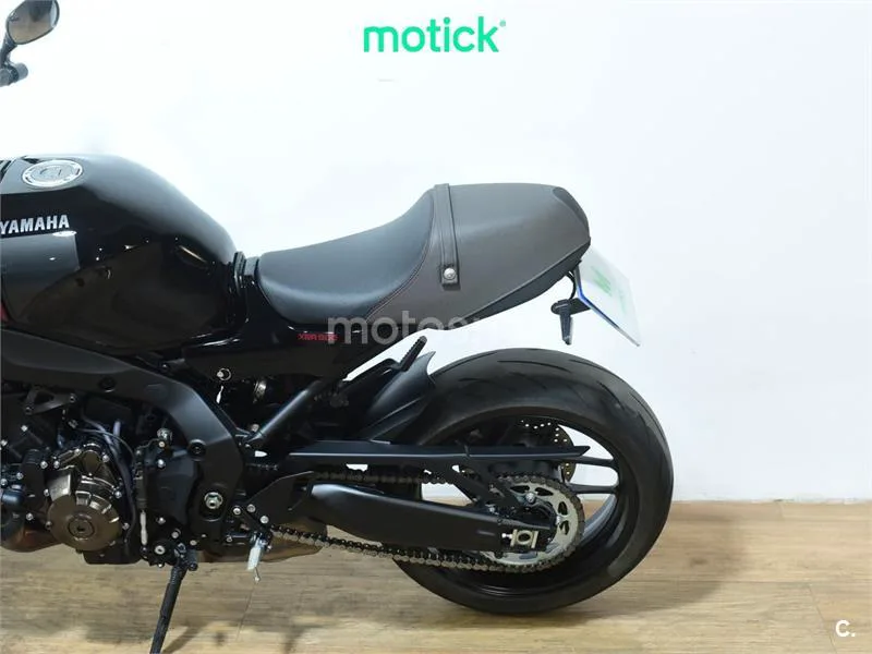 Yamaha XSR900 - Vista 9