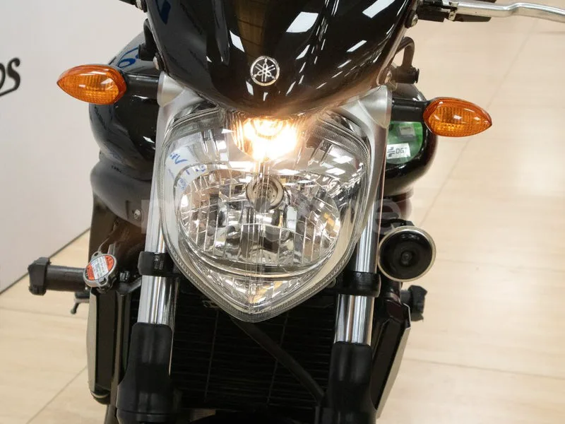 Yamaha FZ6 - Vista 12